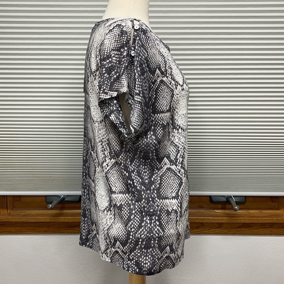 Christian Siriano NWT Snakeskin Print 100% Linen Short Sleeve Top Size Small - Picture 3 of 9